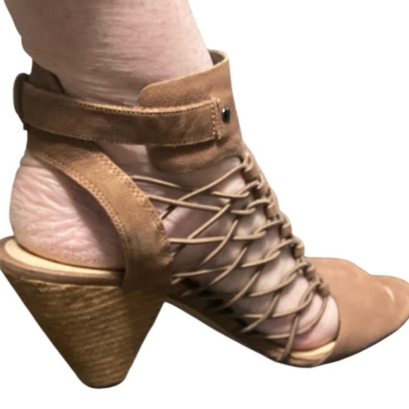 VINCE CAMUTO Sandals 8.5 Tan Leather Strappy Cage Ankle Buckle Stacked Cone Heel - Picture 2 of 12